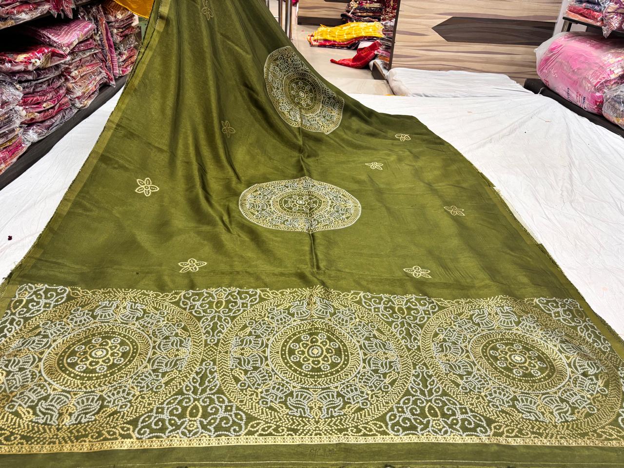 Green Geometric Bandhani Saree
